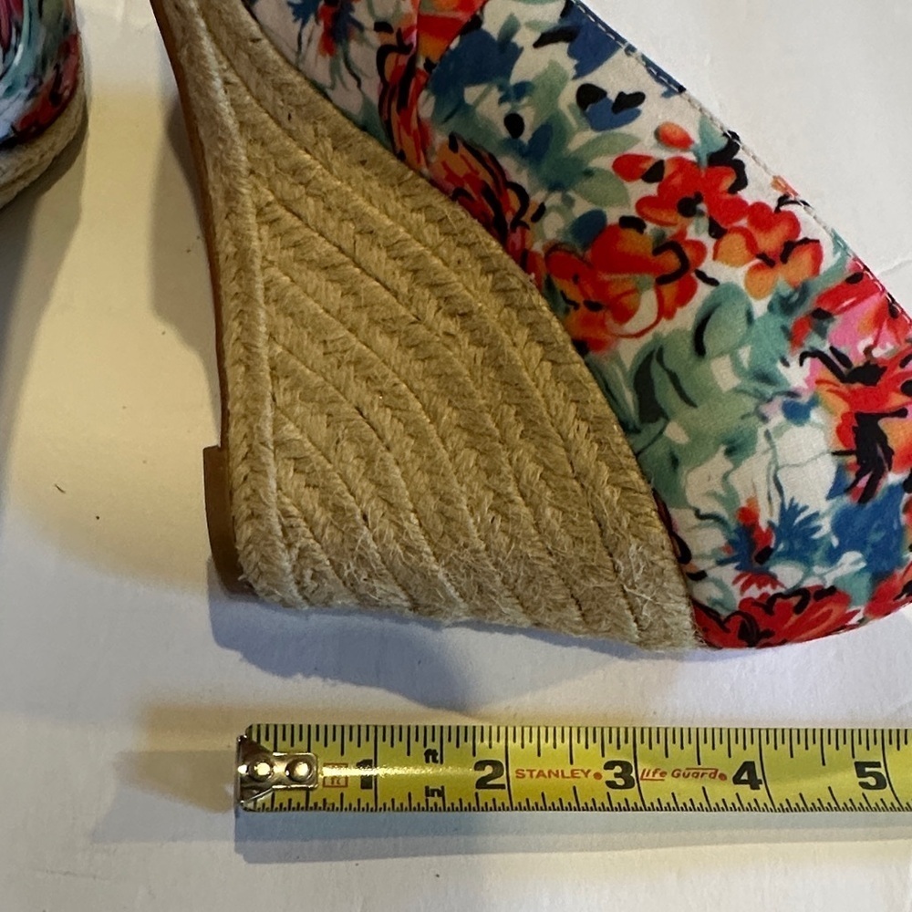 NWOT Kelly & Katie colorful Floral heeled Wedge Espadrilles with front knot - Picture 2 of 8